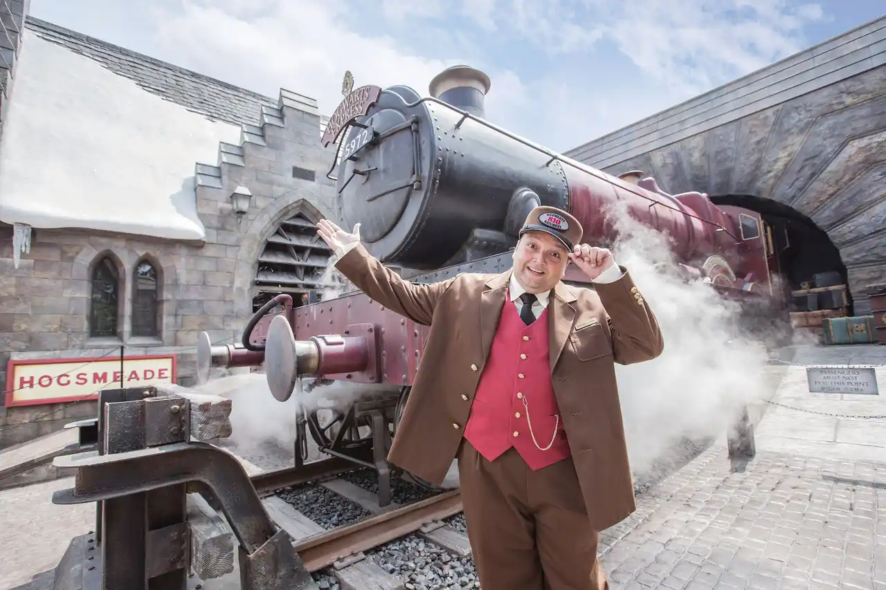 【合同会社ユー・エス・ジェイ】 ９月１日は世界中の「ハリー・ポッター」ファンが新学期に魔法学校へ戻る日を祝う『バック・トゥ・ホグワーツ』の日『ウィザーディング・ワールド・オブ・ハリー・ポッター』で“新学期”の特別な歓迎にファン歓喜！