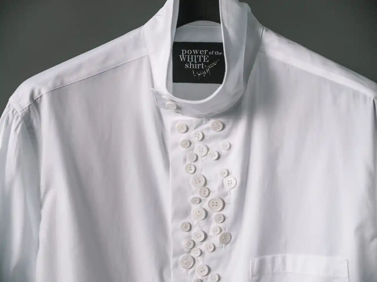 【株式会社ヨウジヤマモト】 Yohji Yamamoto - power of the WHITE shirt - 2025-26A/Wの新作アイテムを7月25日(金)より発売