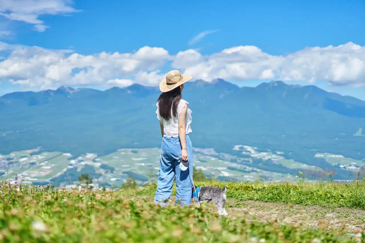 富士見パノラマリゾートで楽しむ、愛犬との涼やかな高原時間。登山・ランチ・音楽・星空も満喫