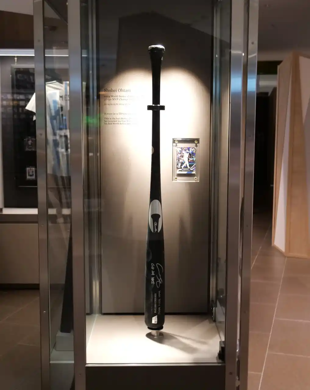 大谷翔平選手がワールドシリーズで実際に使用したバットを「ミント大丸東京店」にて特別展示