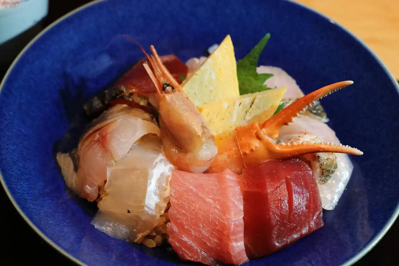 【T&G】 鮨処こだわりの産地直送の贅沢ネタが10種！「GENTLE極み海鮮丼」が新登場