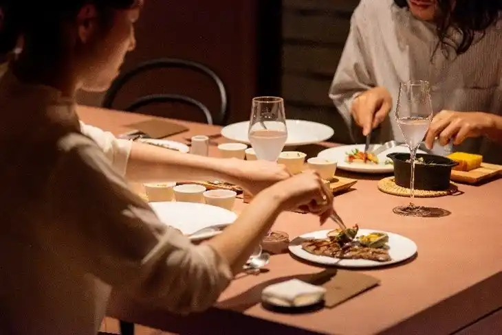 【九州旅客鉄道株式会社】 Snow Peak YAKEI SUITE ABURAYAMA FUKUOKA お食事内容のリニューアルについて【JR九州リージョナルデザイン】