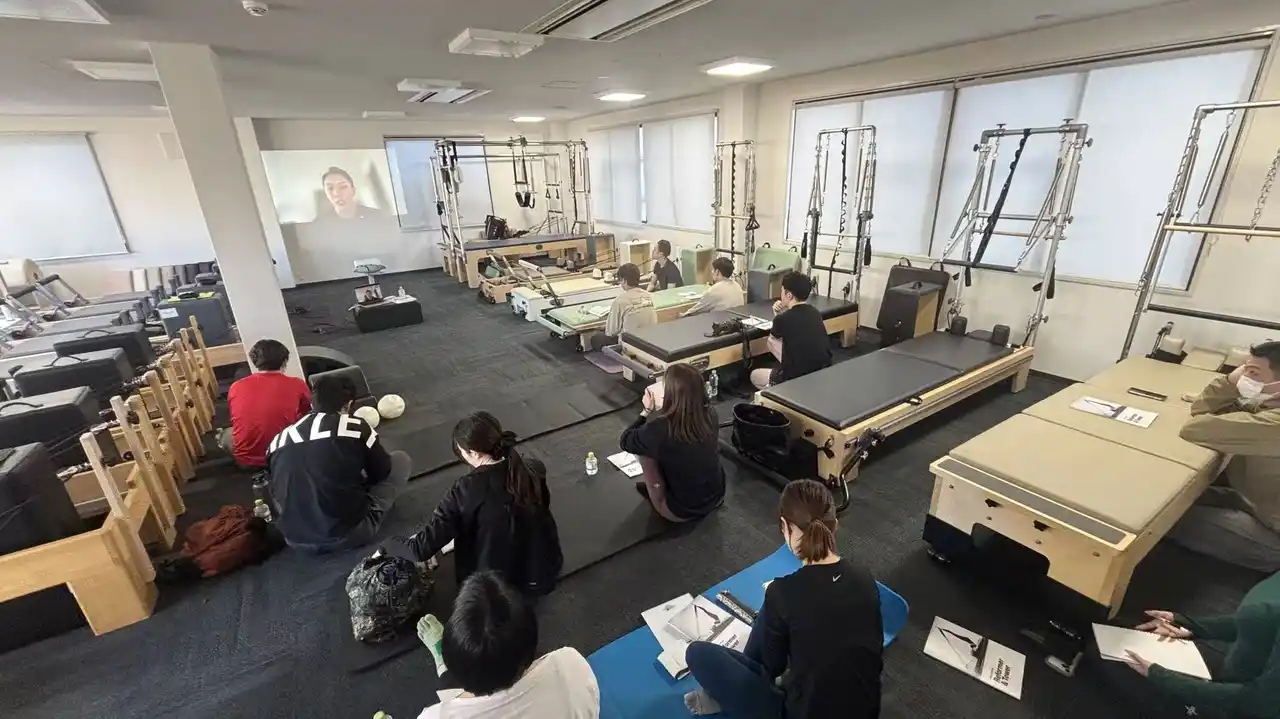 【株式会社JUNO】 Pilates Synthesis 指導者養成講座「Reformer & Tower 」をJUNO PILATESショールームにて開催　- ピラティスマシン常設ショールームを活かした実践指導 -