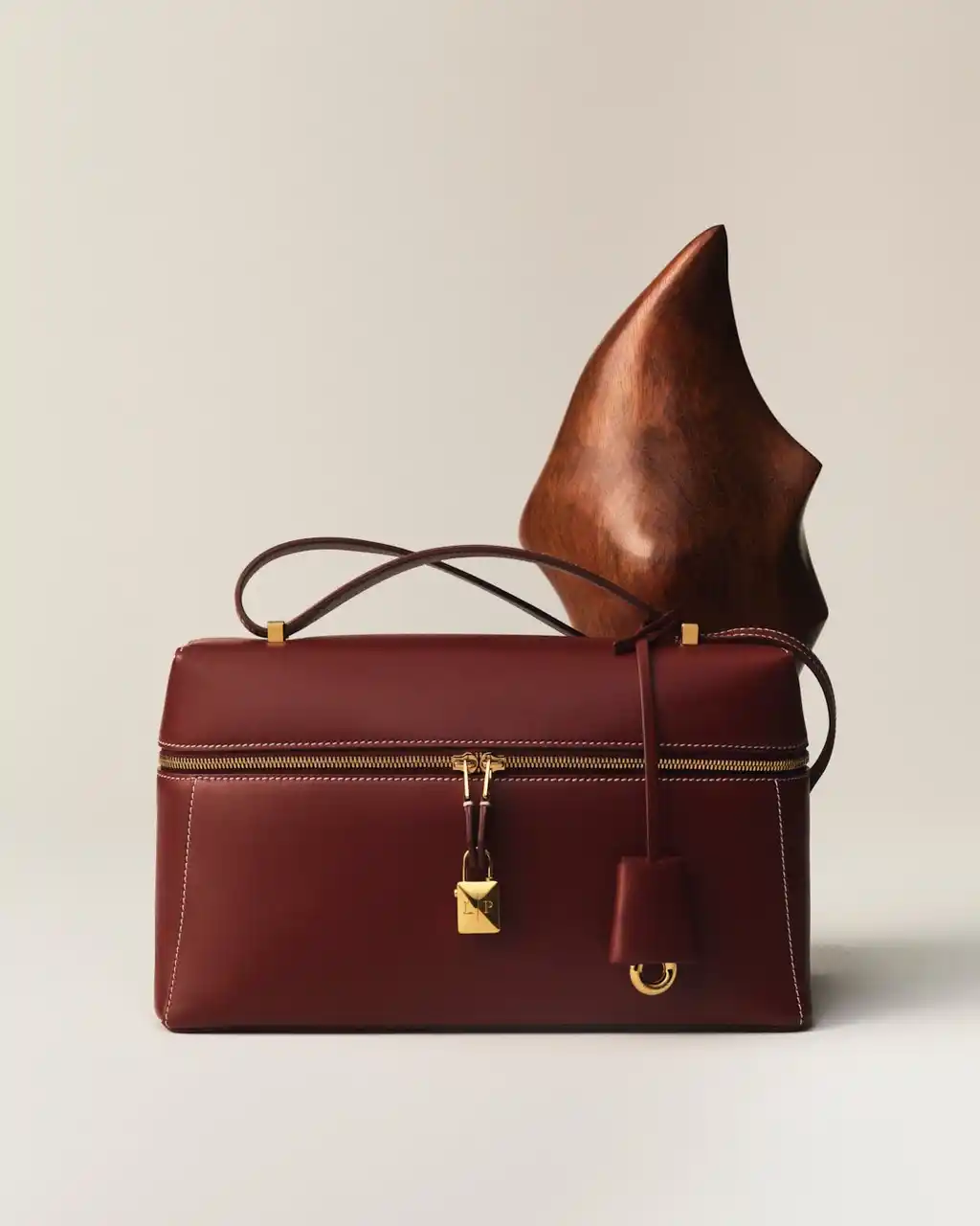 ロロ・ピアーナのシグネチャーバッグを称えて