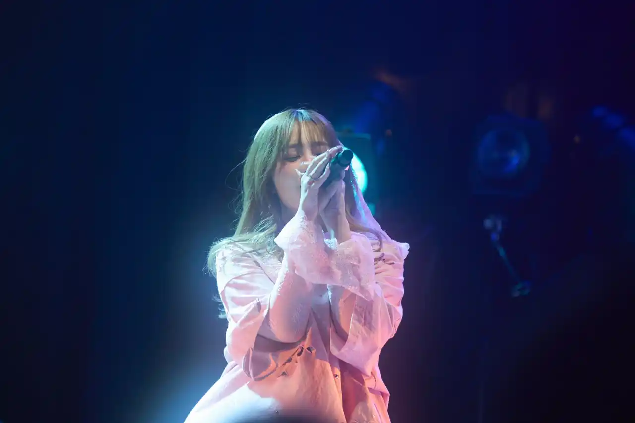 【株式会社ディスクガレージ】 MACO、ファンとの絆がさらに強く結ばれたツアーファイナル東京、DAY2をレポート