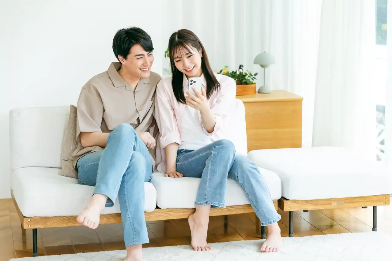 【株式会社ハー・ストーリィ】 世帯の購買影響度は妻が7割！夫の「下着・寝巻き・靴下」は60代で妻の意見が半数を超える結果に