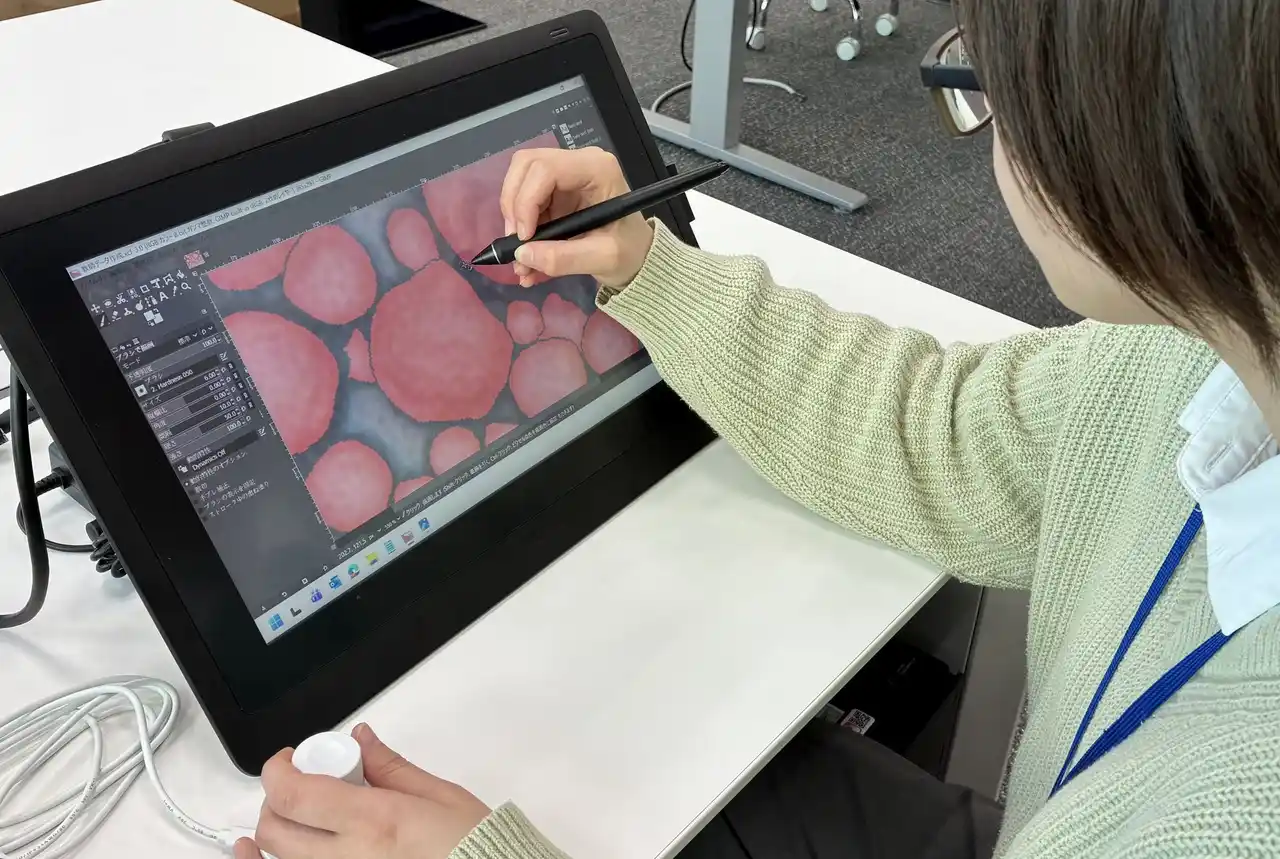 【レゾナック・ホールディングス】 レゾナック、AI画像解析で精度約4割改善