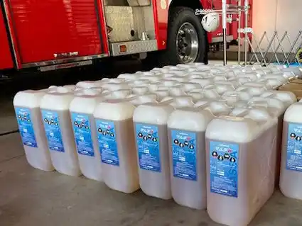 【モリタホールディングス】 全国各地で相次ぐ林野火災への対応支援について　モリタ 山梨県大月市消防本部・上野原市消防本部に消火薬剤を寄贈