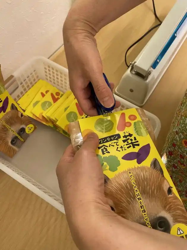 アクト／ラベルはり