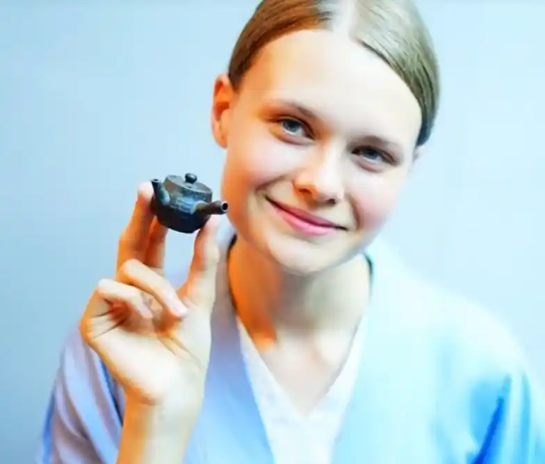 外国人新入社員向け福利厚生として「煎茶道研修」を導入【合同会社ふくろう】