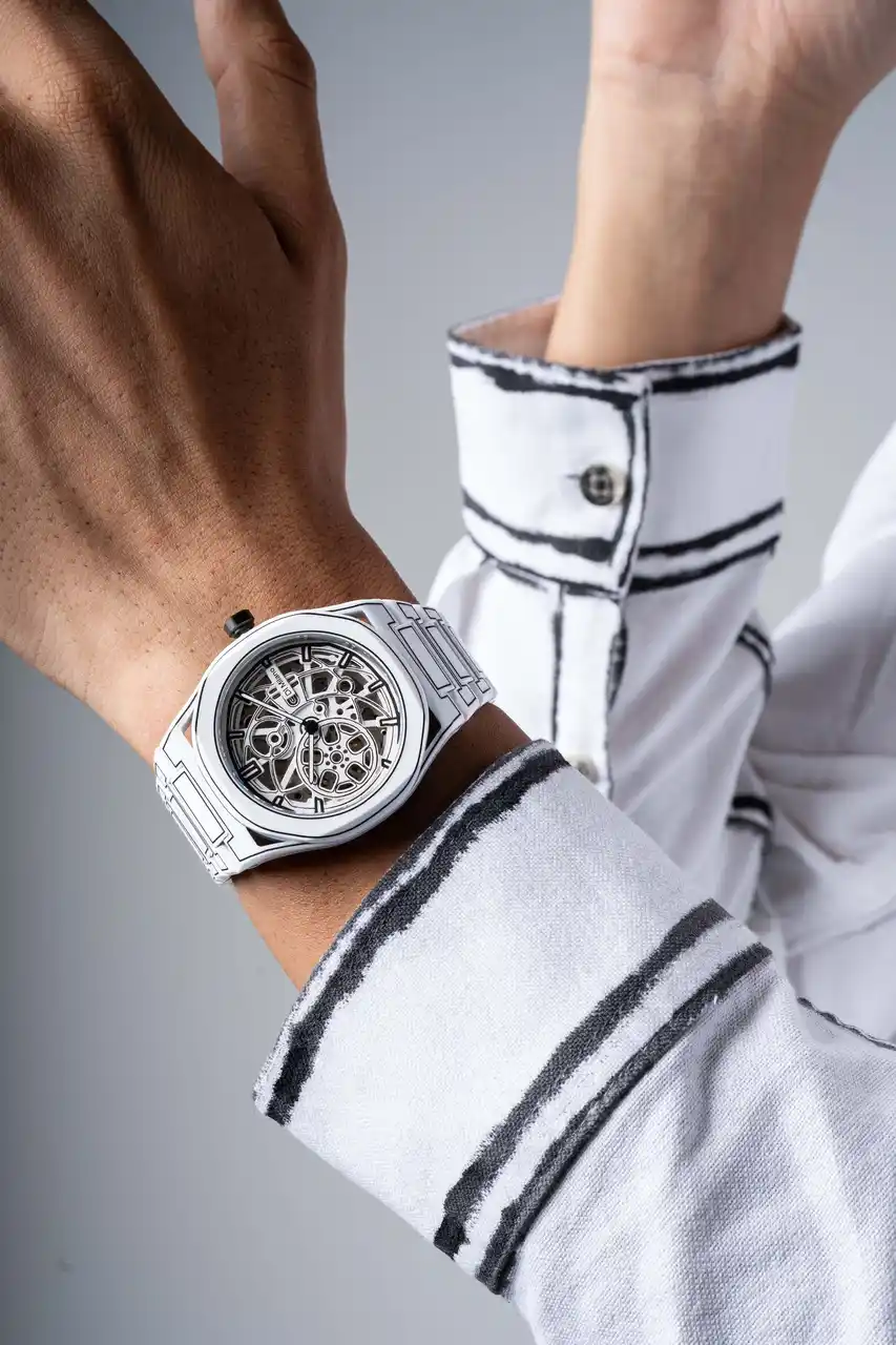 【株式会社ビヨンクール】 D1 MILANO、新作スケルトンウォッチ2型登場 / 白と黒、想像と精密が響きあうモノクロームの構造美