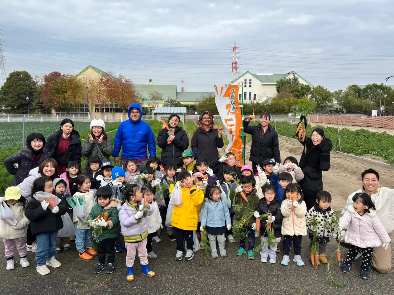 【株式会社アライブ】 英語で五感いっぱいの “食育” 体験！未就園児・園児が秋の収穫を楽しむ、 アライブインターナショナルスクール（英語の保育園）、自然体験 × 国際教育の学びを提供