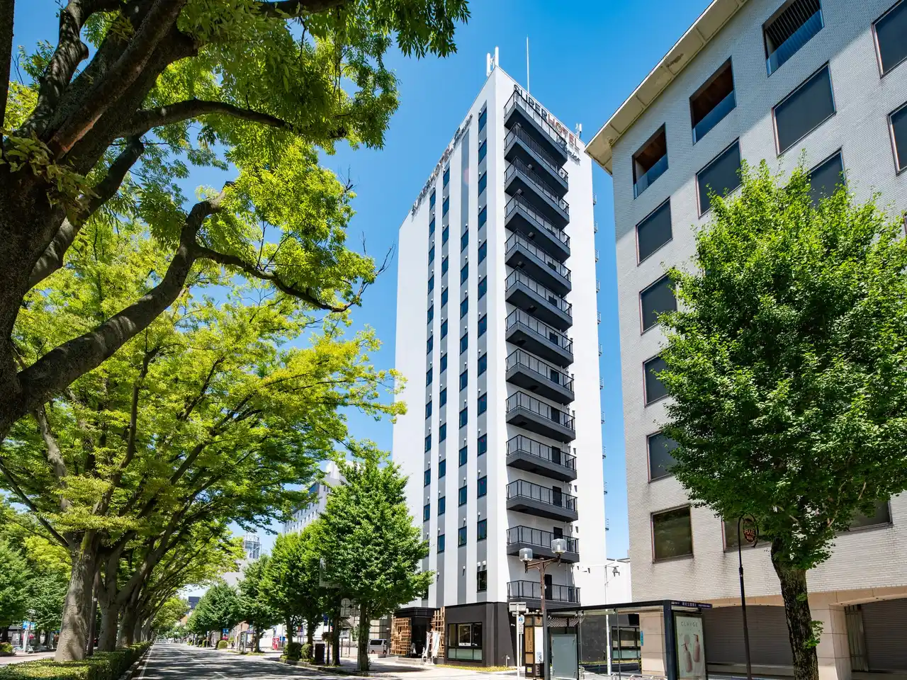 【株式会社スーパーホテル】 富山城の目の前！落ち着いた和風モダンな店内で地産地消グルメや地酒が楽しめる「スーパーホテルPremier富山・城址公園前」2025年8月8日(金)グランドオープン！