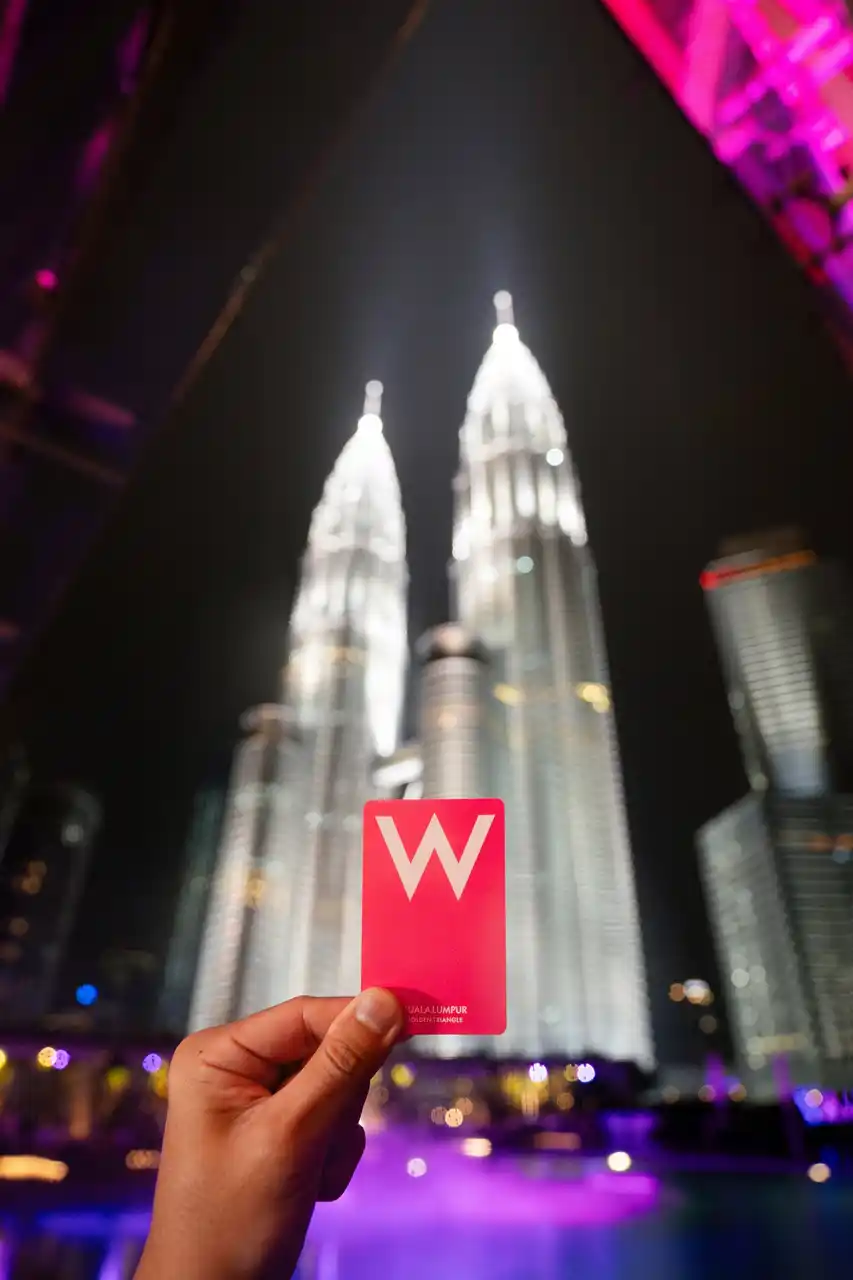 【W KUALA LUMPUR】 ペトロナスツインタワーを一望する絶景ルーフトップバーで “自分らしいラグジュアリー”体験
