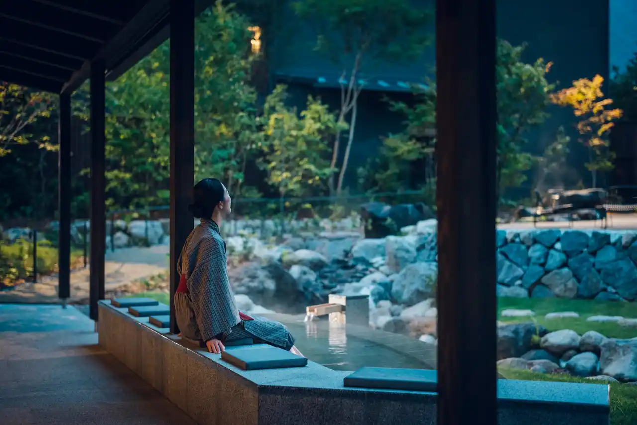 【界】温泉旅館ブランド「界」が、ひとり温泉宿の不安を解消し、デビューを応援！“おひとりプロデューサー”まろ氏と共同開発したプラン「はじめてのひとり温泉宿」販売開始