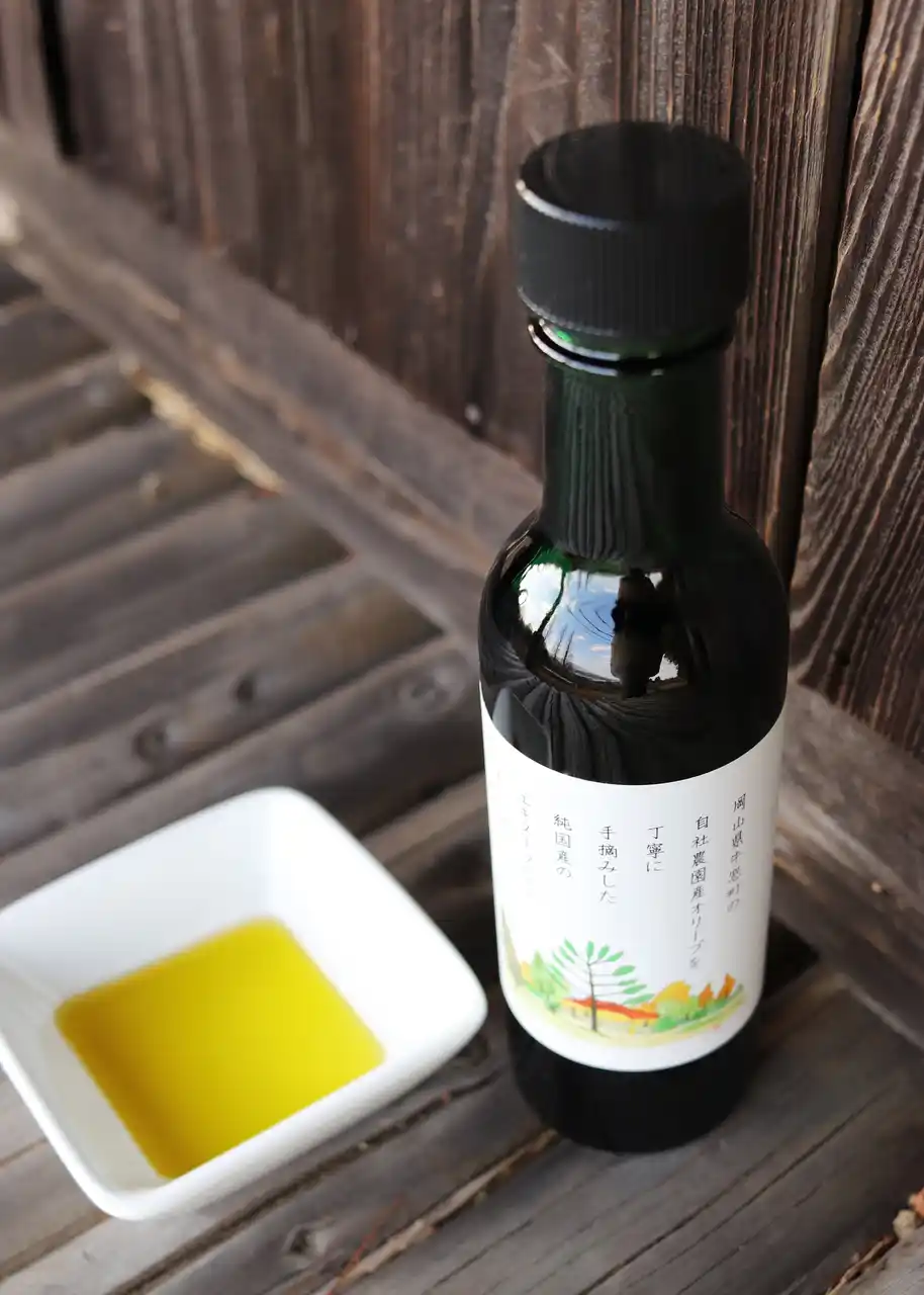 【日本オリーブ株式会社】 ニューヨーク品評会で7年連続金賞受賞　国産搾りたて「エキストラバージンオリーブオイルうしまど」12月19日（金）数量限定発売