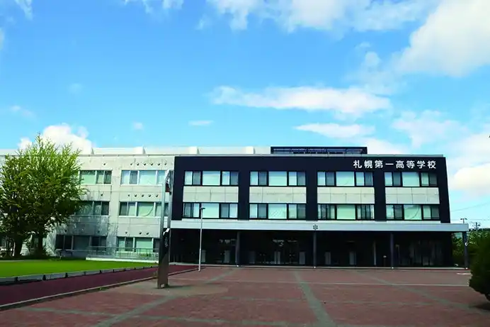 【株式会社バッファロー】 導入事例：校舎全体にマルチギガネットワークを構築。1000名超の生徒と教員の同時接続を可能に