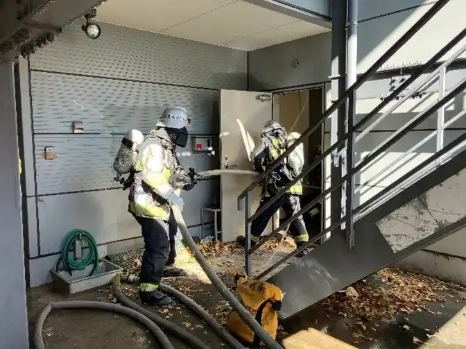 【九州旅客鉄道株式会社】 九鉄工業が解体予定の旧本社建物を福岡県警・福岡市消防局に提供災害救助訓練の場として社会貢献活動を推進こ