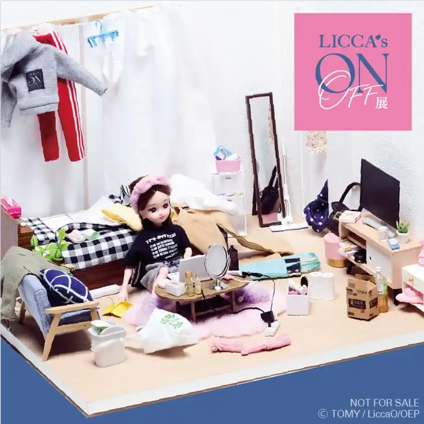 ベスポジでリラックスしながら在宅ワークする「リカちゃん」ステッカー