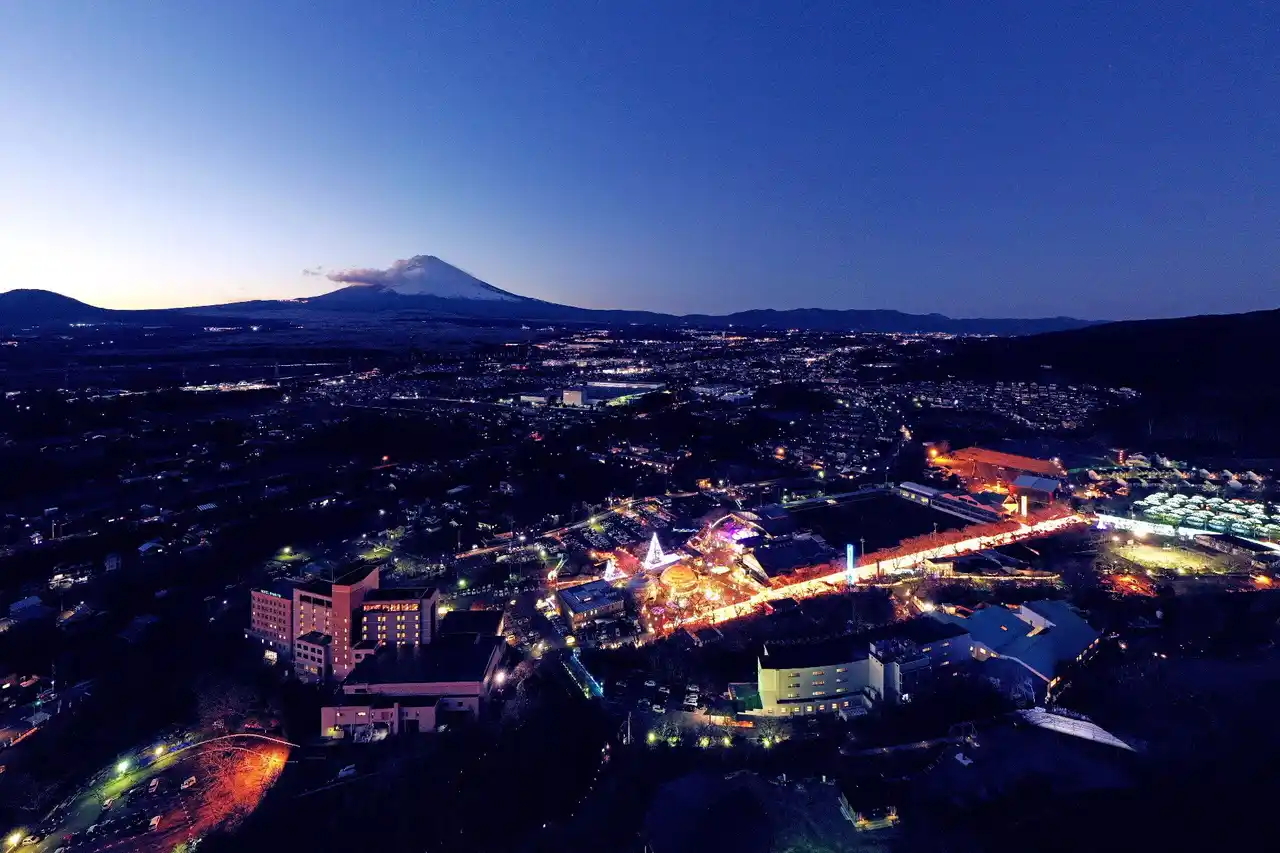 まだ間に合う！夏休み後半は時之栖で家族時間を満喫しよう！晩夏の夜、家族で楽しむ光と幻想の高原リゾート、時之栖へ！