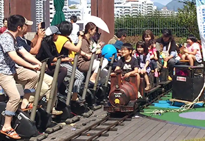 御影クラッセ電気は自分たちで作る！？「人力発電」で動く不思議な遊園地が1日限定オープン甲南大学のチアショーも同時開催！