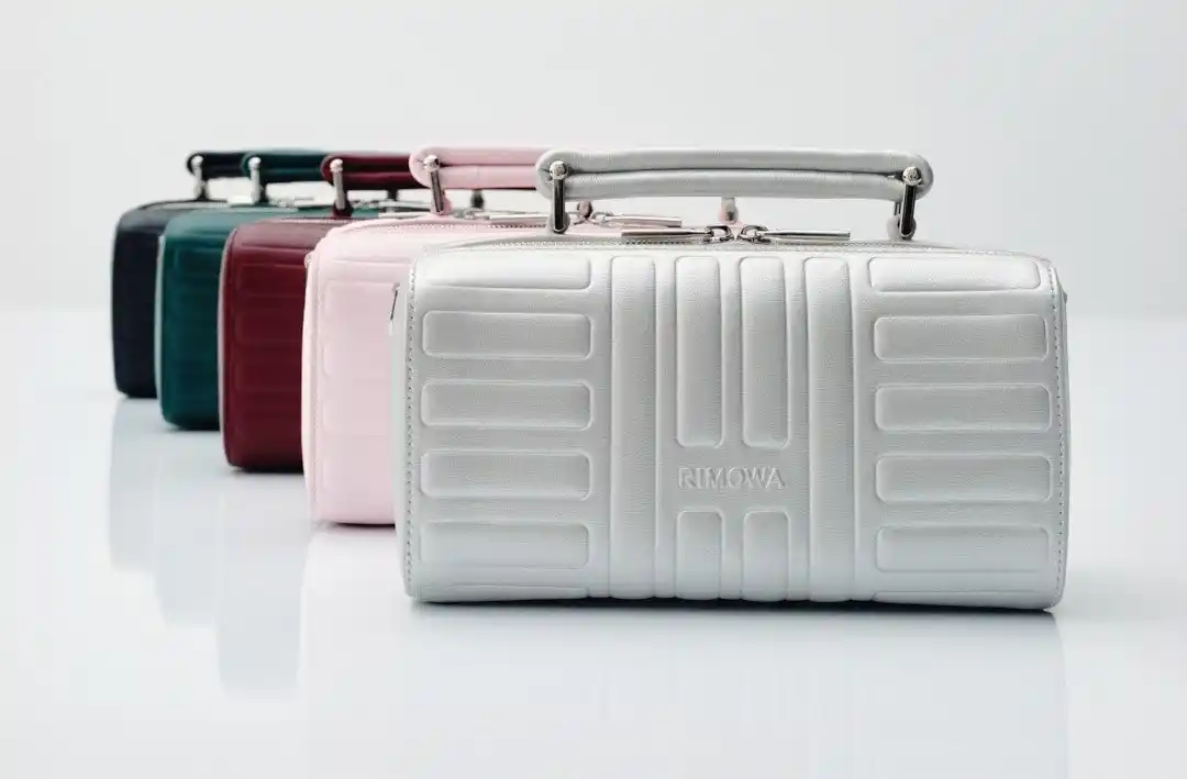 【RIMOWA】 ブランドのデザインアイコンであるグルーヴを再解釈した初のレザーバッグ「グルーヴ コレクション」