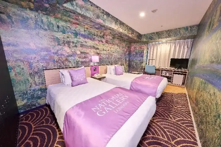 【サンシャインシティプリンスホテル】～イギリス国立美術館『ロンドン ナショナル・ギャラリー』公認～ クロード・モネの印象派の世界を楽しむ 没入型“泊まれる美術館”コンセプトルーム新ステイプランを販売