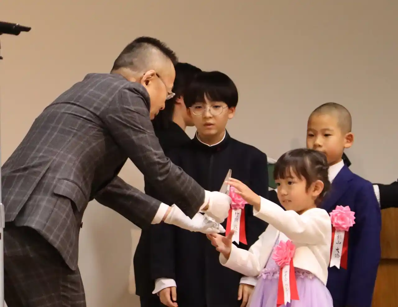 【株式会社 山田養蜂場】 第13回「ミツバチの一枚画コンクール」 表彰式を実施