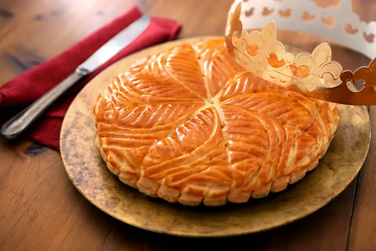 フランス・ブルターニュで愛された3代続くブーランジュリー ル ビアンにて12月28日(日)から「ガレット・デ・ロワ」を販売いたします。