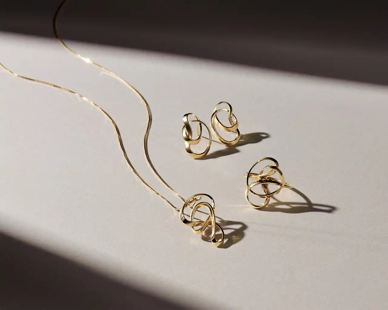 【株式会社ヴァンドームヤマダ】 【Kengo Kuma + MA,YU】4月15日（水）より、人気シリーズのK18アイテムが新登場