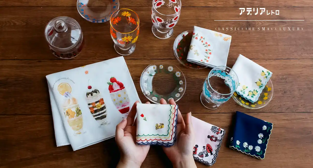レトロ可愛い、ときめきを手のひらに。アデリアレトロ × CLASSICS the Small Luxury初コラボハンカチーフ誕生！
