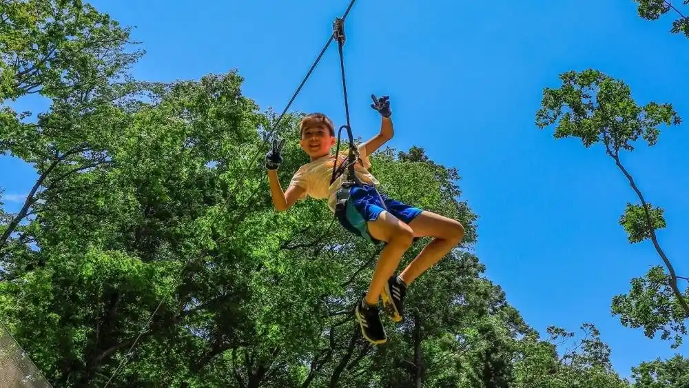 子どもの「体験格差」解消へ向けて。フォレストアドベンチャー・箱根で森の冒険を提供。