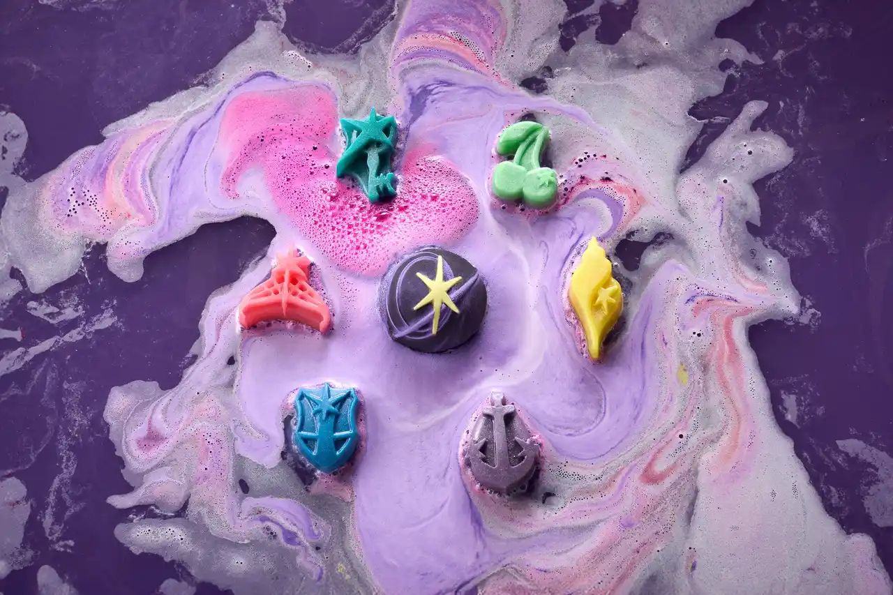 【LUSHプレスリリース】＜KATSEYE x LUSH＞限定コラボレーションアイテム全7種を8月7日より発売！