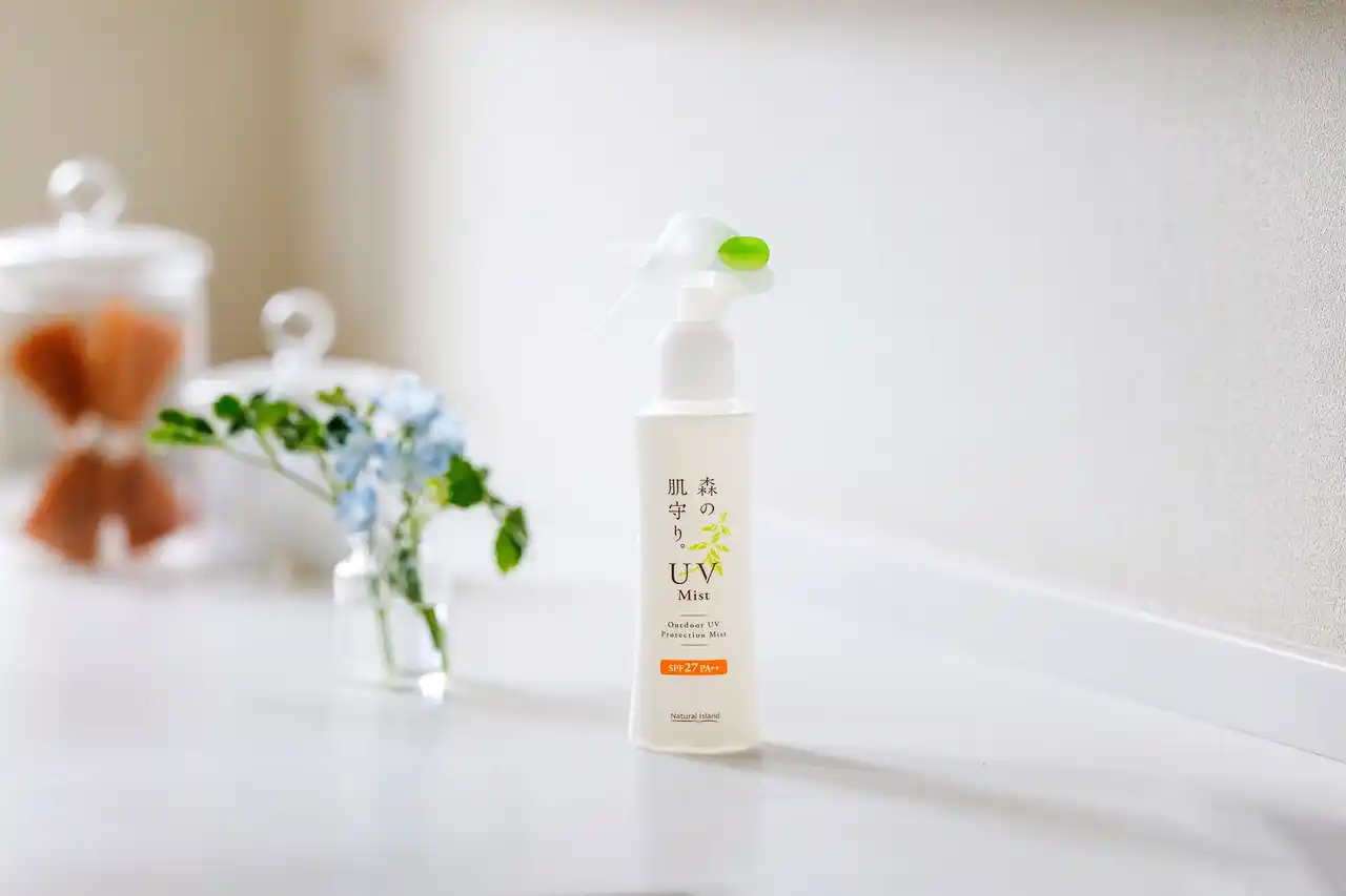【ナチュラルアイランド】 アウトドアの味方が、UVミストになって登場。ナチュラルアイランド『森の肌守り。UVミスト』4月24日（金）発売。