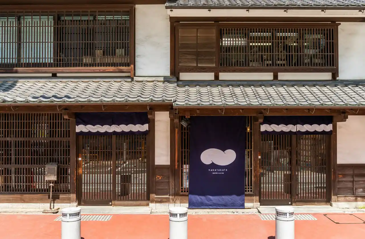 【株式会社　大丸松坂屋百貨店】 櫛田神社参道にある博多町家ふるさと館物産棟「hakatakara （ハカタカラ）」が１周年を迎えます