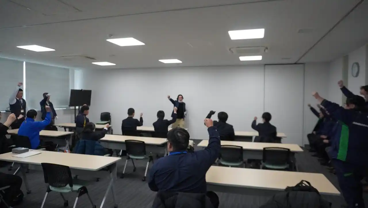 【パルシステム連合会】 特別支援学校と深める連携　熊谷の物流センターで新鮮野菜や工芸品を販売〔パルライン〕