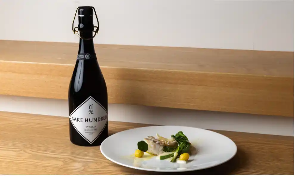 世界を舞台に活動する「SOLUNA」ラグジュアリー日本酒ブランド「SAKE HUNDRED」と初共演羽田空港で日本文化に向き合う特別回を3月12日から14日まで開催