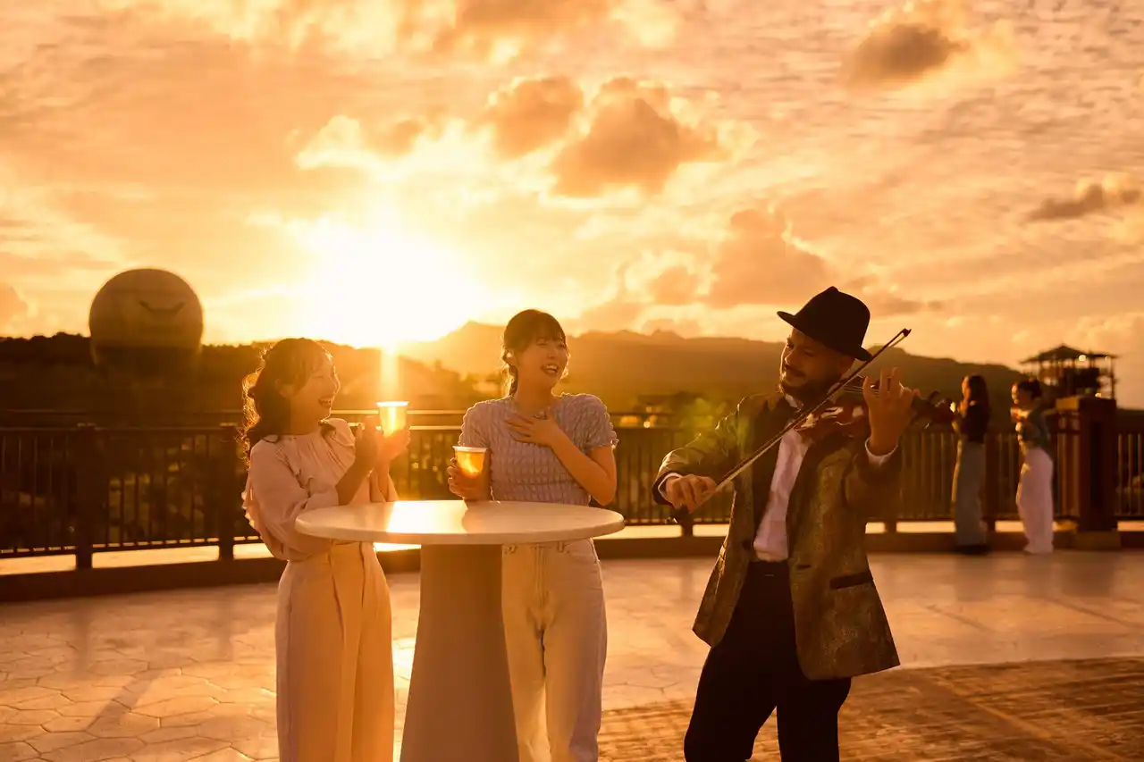 【株式会社ジャパンエンターテイメント】 ジャングリア沖縄 「夕暮れからのパワーバカンス」をもっと最高に！