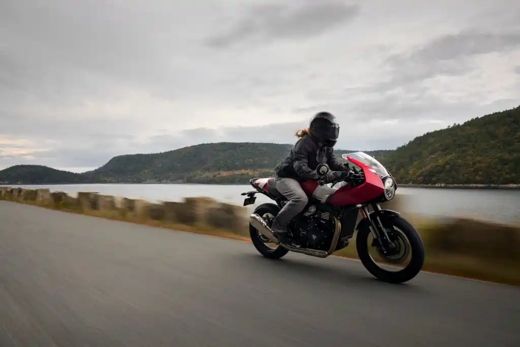 【トライアンフモーターサイクルズジャパン株式会社】 トライアンフから、遂に登場したカフェレーサーのThruxton 400。そして現代に蘇るフラットトラッカーのTracker 400がデビュー!!