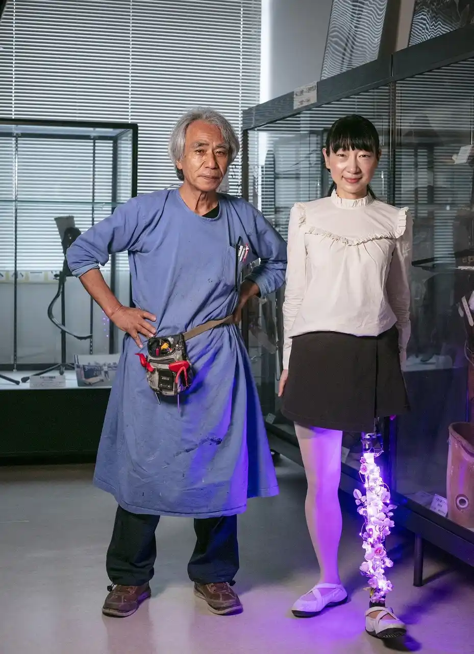義足は“隠す”から“魅せる”へ。日本を代表する義肢装具士・臼井二美男さんと義足のイラストレーター須川まきこさんが語る、人生のサステナビリティとテクノロジーの未来。