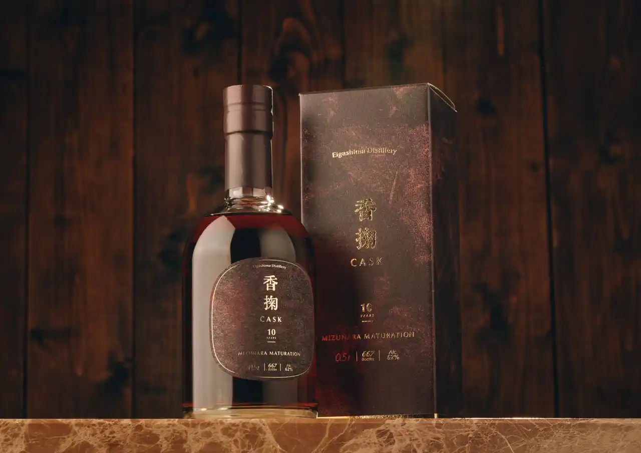 【江井ヶ嶋酒造株式会社】 樽の香りを掬い上げるウイスキーシリーズ第三弾「香掬 (かすく) ミズナラ熟成 10年」2026年1月より限定販売