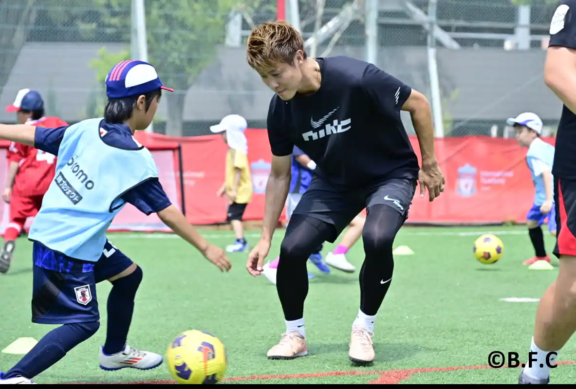 【NTTドコモ ドコモ未来フィールド】 元サッカー日本代表の 柿谷 曜一朗 さんが「ドコモ未来フィールド」で、サッカーの“プロのセカイ”を披露　練習に取り組む姿勢や周囲への感謝など、サッカーへの熱い想いを子どもたちに伝える