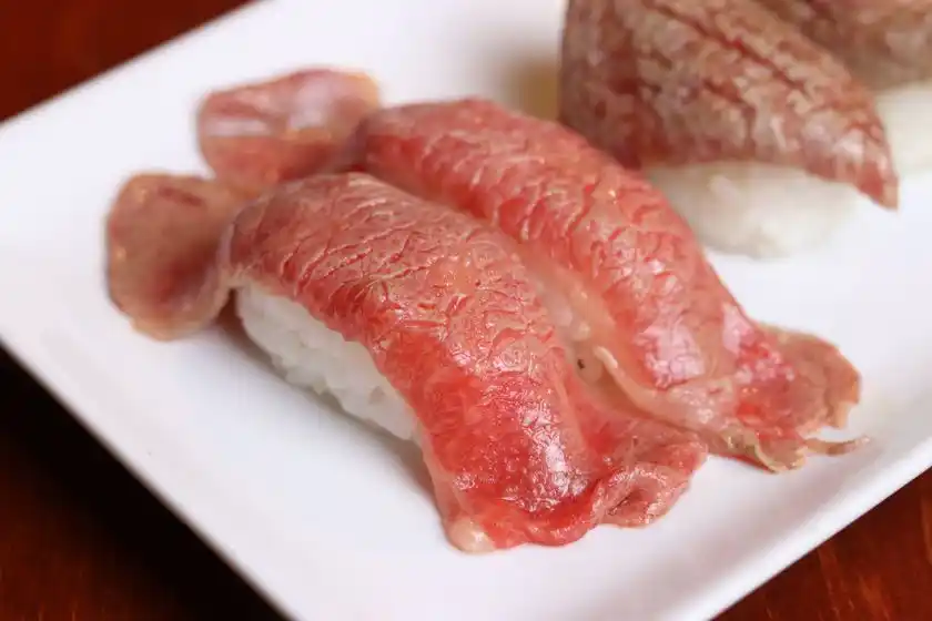 和牛の炙り肉寿司