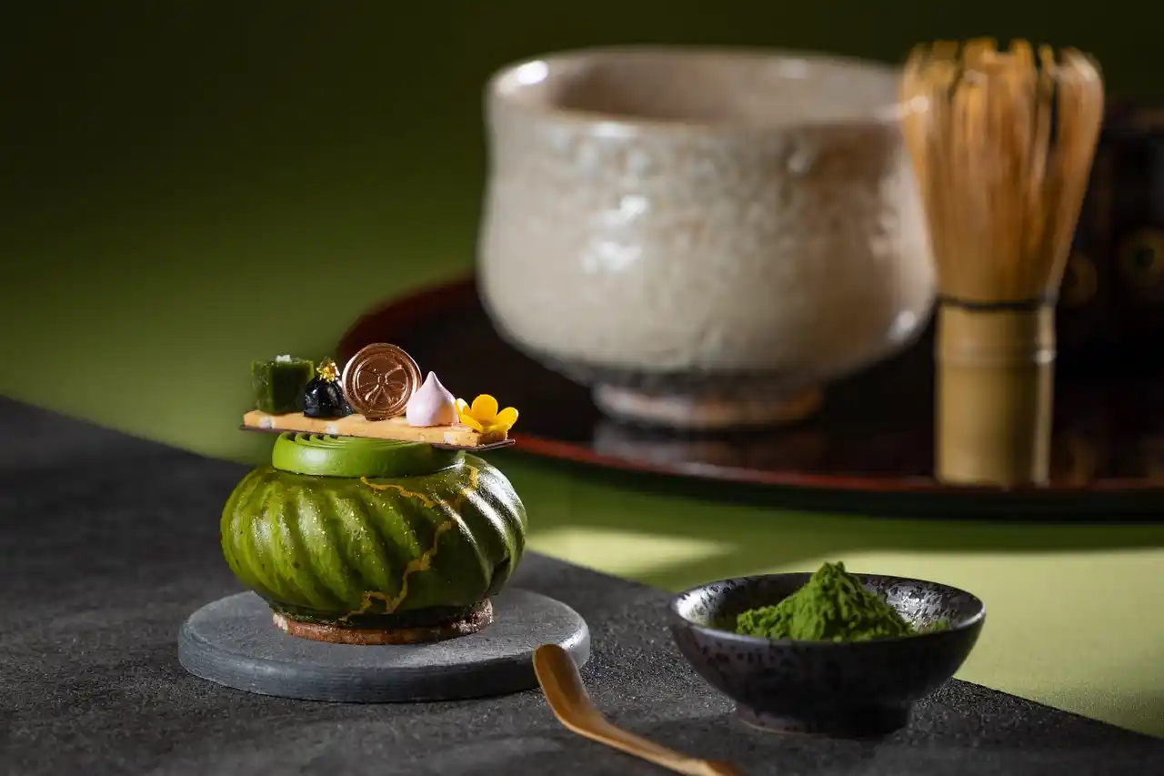 【京都新規ホテル開業記念】社内コンテスト優勝ケーキ「楪」を4ホテルで8/30～限定販売!