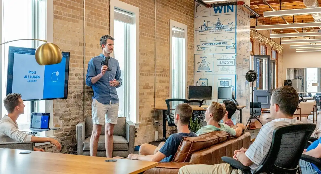 【2027年卒向け】人材業界とは？就活生の疑問を解決!! C&R社「企業研究セミナー」をオンラインで開催