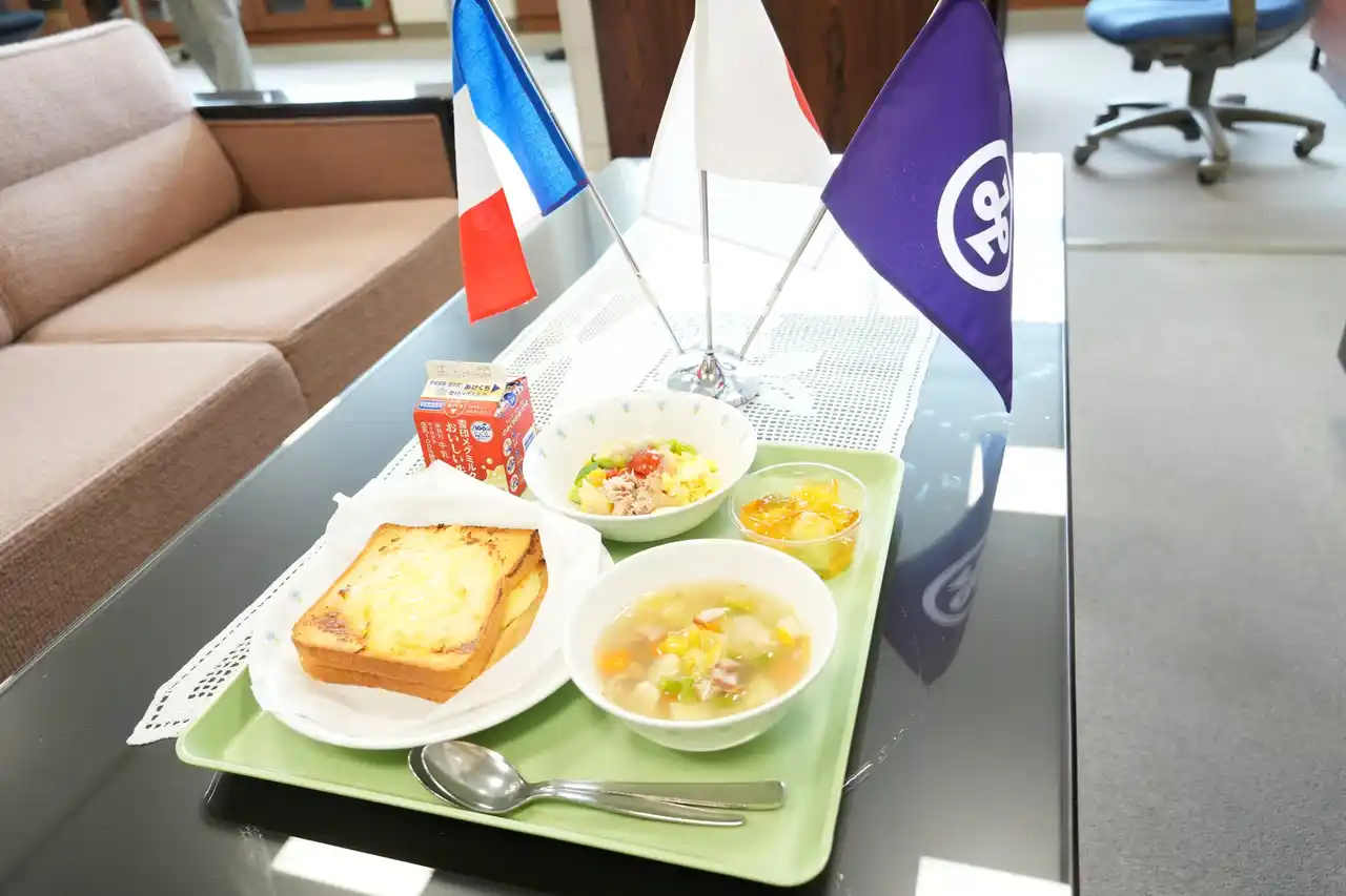 港区内の全区立小・中学校でフランス料理を取り入れた給食を提供しました！