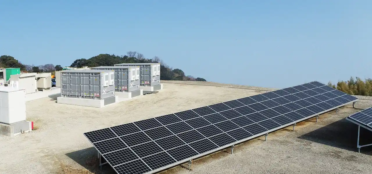【株式会社パワーエックス】 太陽光発電所併設型蓄電システムを初納入
