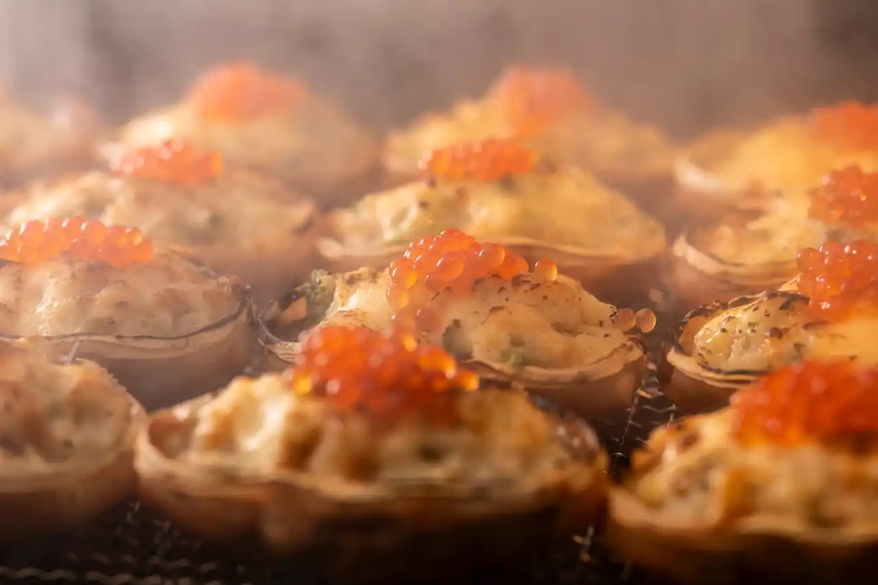 【株式会社　炭平旅館】 老舗料亭の秘伝の味を気軽に！城崎温泉名物「名代蟹甲羅焼」を扱う新店舗「氷とカニ」がJR城崎温泉駅前にオープン！