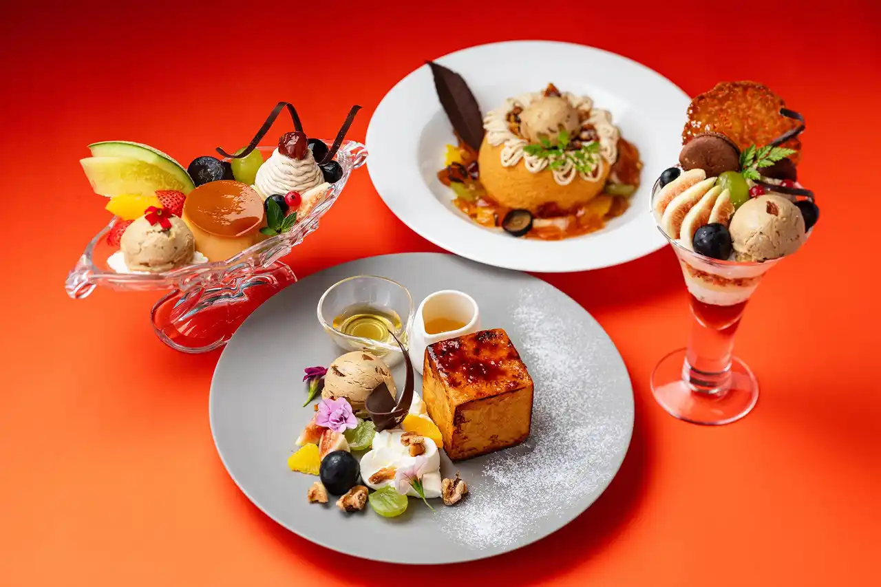 【株式会社ホテル小田急サザンタワー】 見た目がまるでモンブランなメープル香るふわふわ“シフォンケーキ”やナッツの食感がアクセントの“秋パフェ”など、どれにしようか迷う秋のスイーツ全4品「実りの秋フェア」～ラウンジ サウスコート～