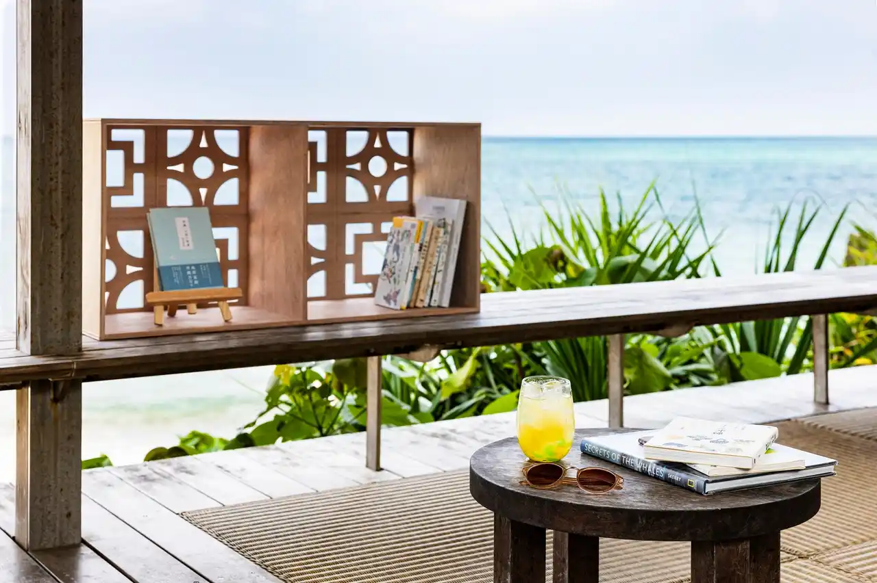 【バンタカフェ】県民溺愛の100冊をラインナップ！海風を感じながら読書の秋を満喫するイベント「よんなー BOOKdays」開催